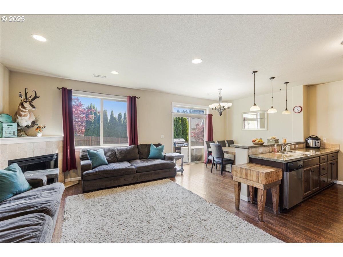 750 Northeast Cascadia Ridge Drive Estacada, OR 97023 - Photo 5 of 28 Living Room/Dining Room