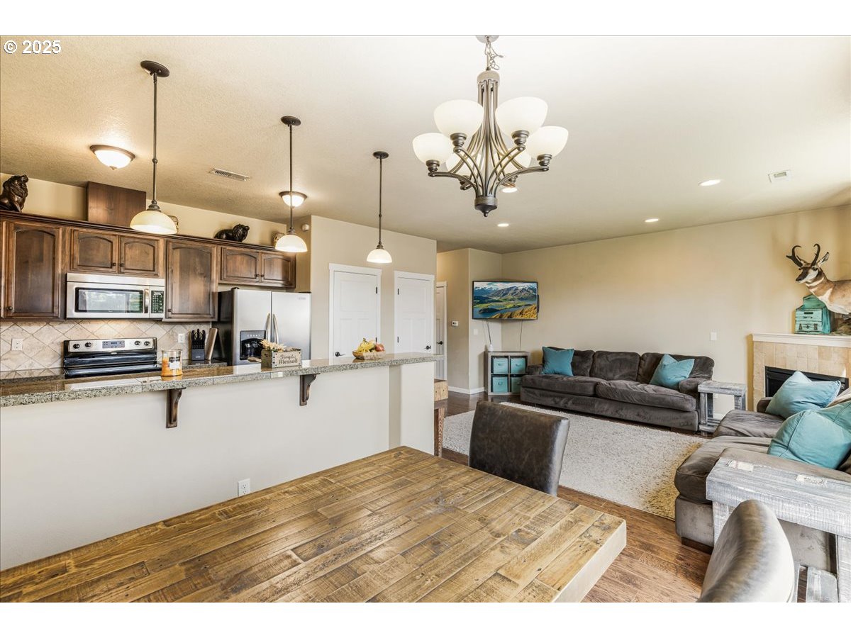 750 Northeast Cascadia Ridge Drive Estacada, OR 97023 - Photo 7 of 28 Dining Area