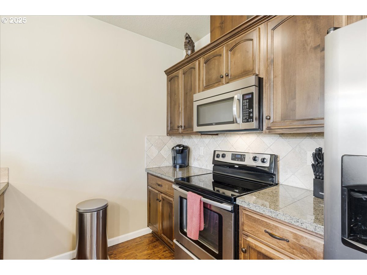 750 Northeast Cascadia Ridge Drive Estacada, OR 97023 - Photo 10 of 28 Kitchen