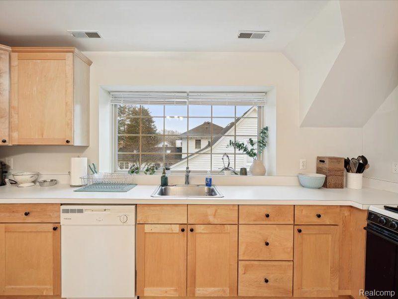 866 Rivard Boulevard Grosse Pointe, MI 48230 - Photo 37 of 53