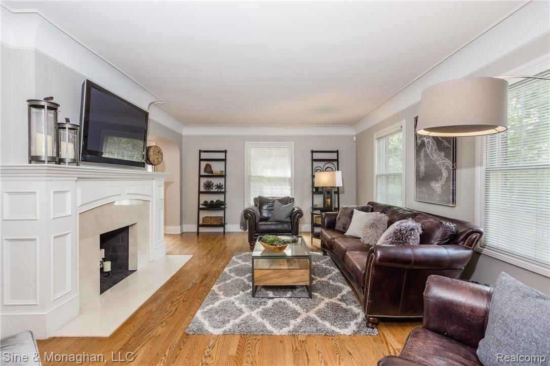 1691 Severn Road Grosse Pointe, MI 48236 - Photo 7 of 41 9.jpg