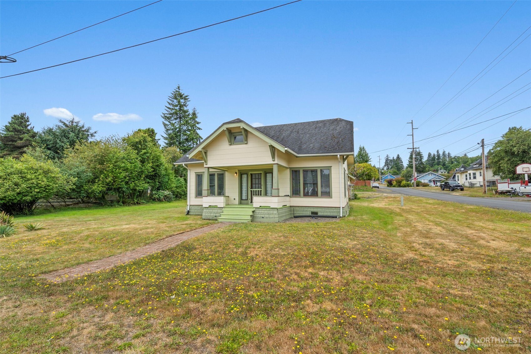 802 May Street Raymond, WA 98577 - Photo 3 of 28 Gallery Image 3