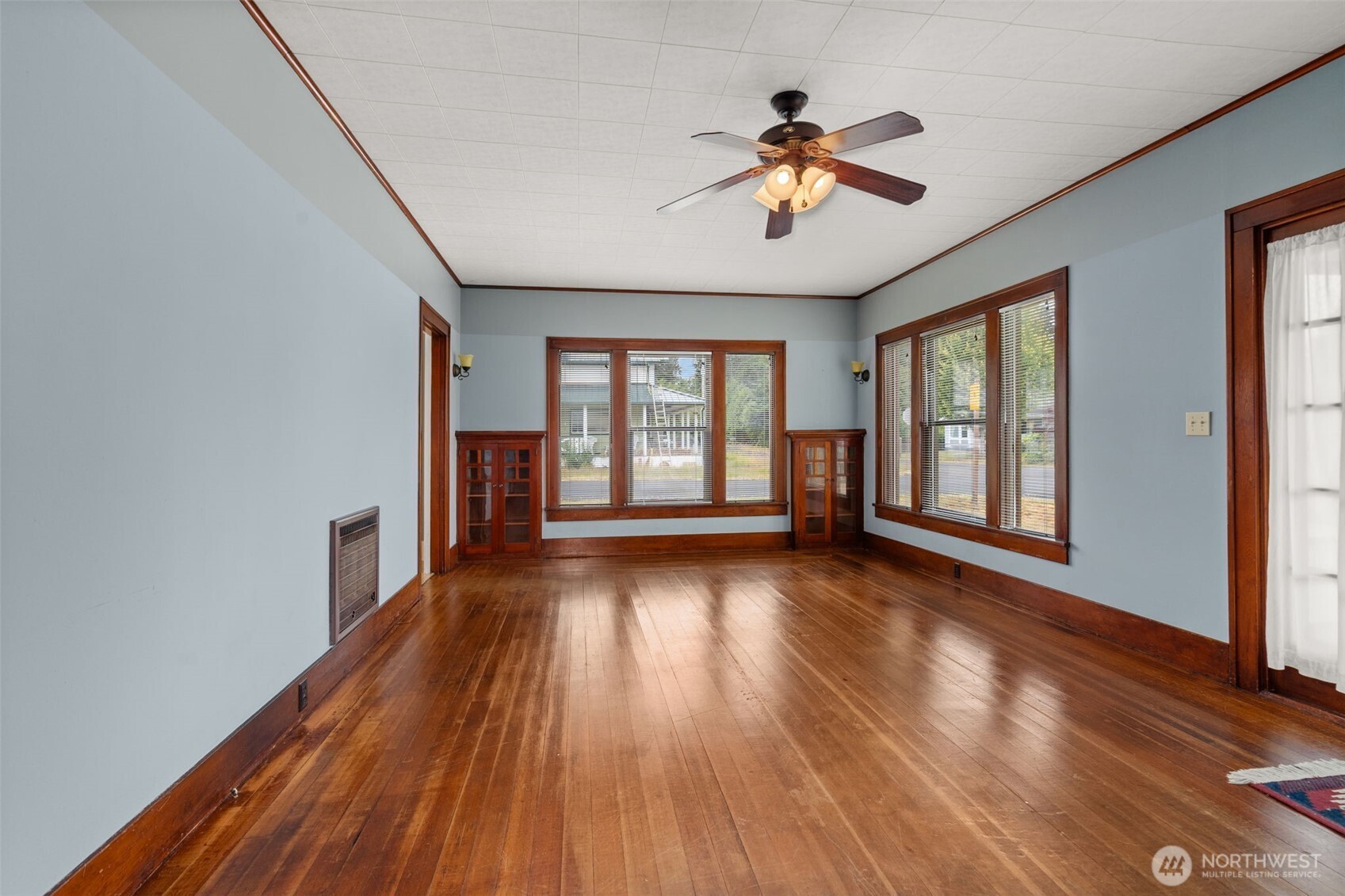 802 May Street Raymond, WA 98577 - Photo 6 of 28 Gallery Image 6