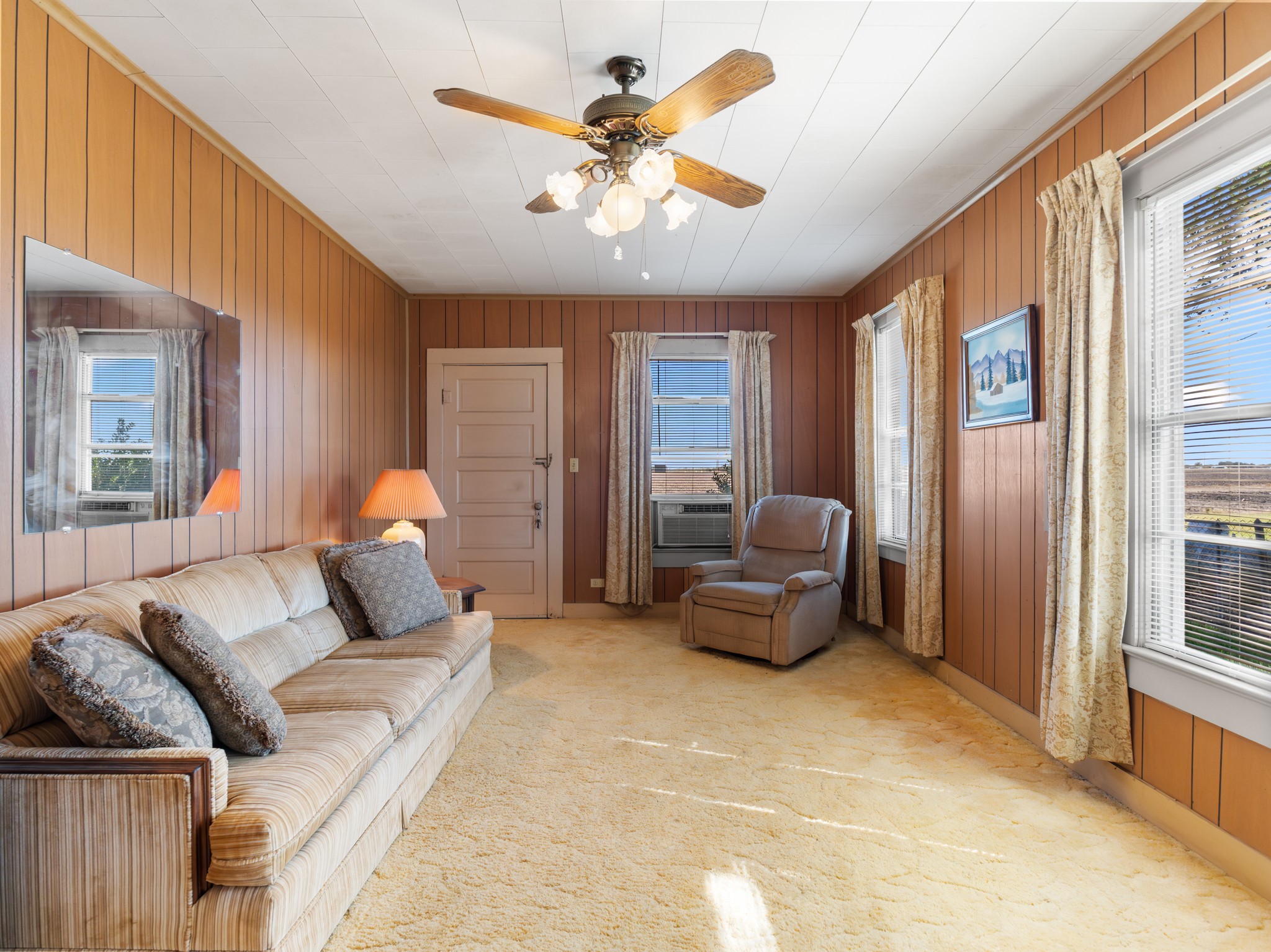 14309 Vrlla Road Guy, TX 77444 - Photo 33 of 41 a living room with furniture and a chandelier