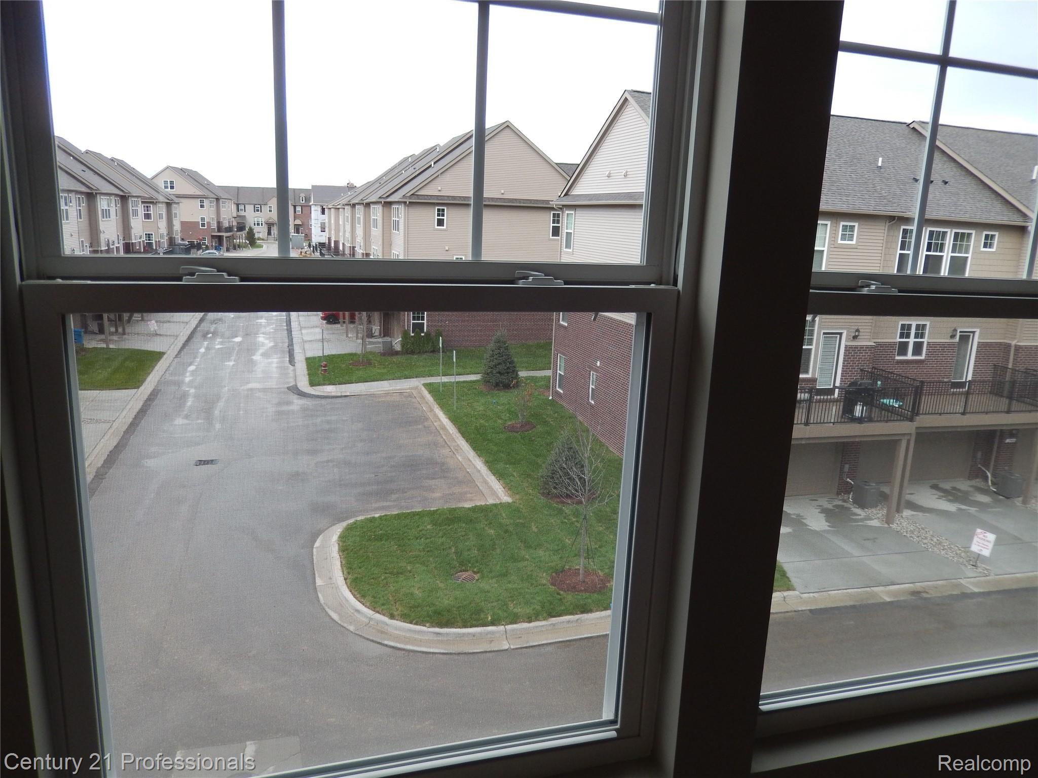 2602 Helmsdale Circle Rochester, MI 48307 - Photo 31 of 39 DSCN1349.JPG