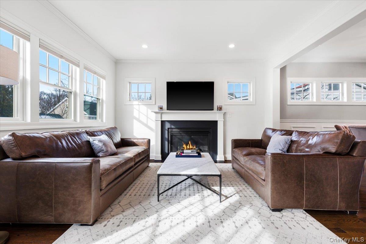 40 Wainwright Street Rye, NY 10580 - Photo 8 of 38 Gas fireplace