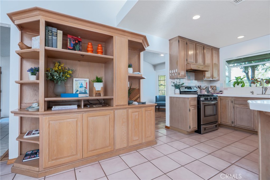 11357 Gramercy Place Riverside, CA 92505 - Photo 17 of 65 Built-in shelving and storage