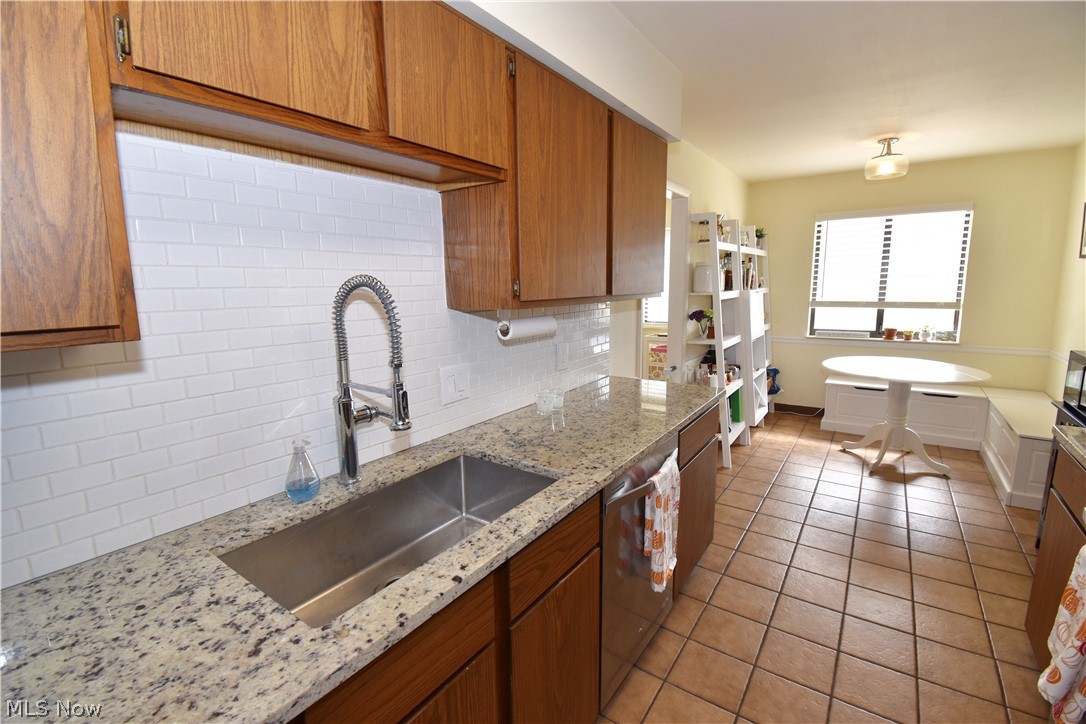 973 Hampton Ridge Drive Akron, OH 44313 - Photo 3 of 25 Gallery Image 3
