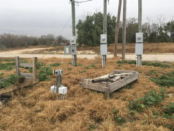 $149,900 | 10 South Commerce Street, Big Wells, TX 78830