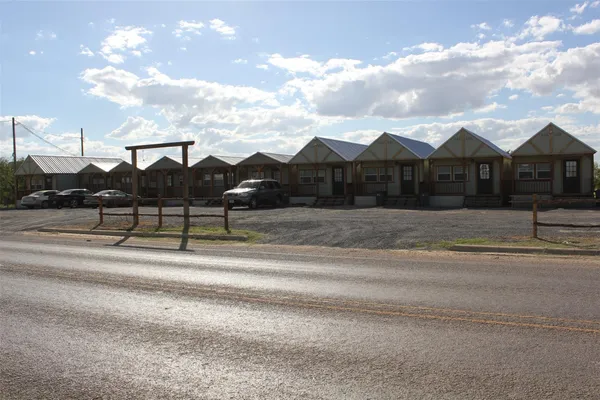 $149,900 | 10 South Commerce Street, Big Wells, TX 78830