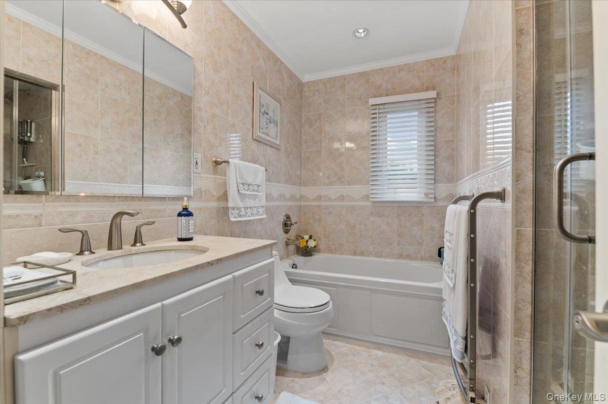 10 Peter Road Hicksville, NY 11801 - Photo 20 of 36