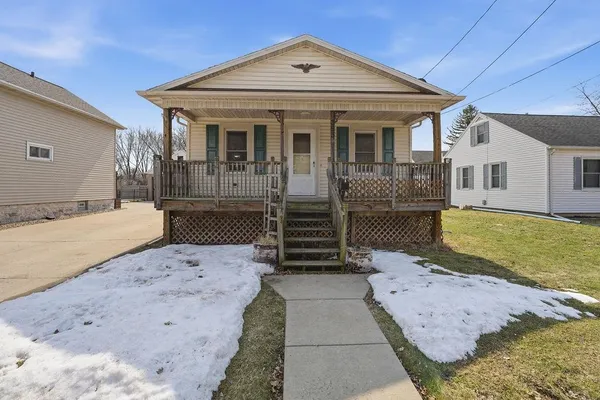 $129,900 | 353 West 18th Avenue, Oshkosh, WI 54902