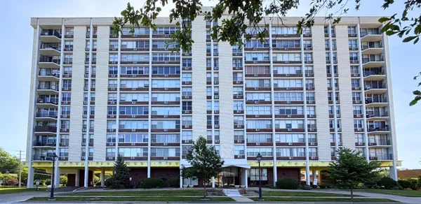 $159,999 | 33 North Main Street, Unit 9F, Lombard, IL 60148