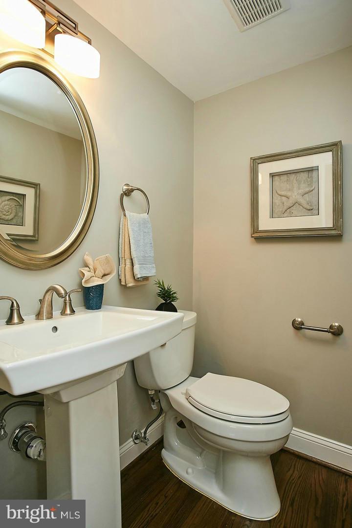 8223 Riding Ridge Place McLean, VA 22102 - Photo 12 of 30 Bath