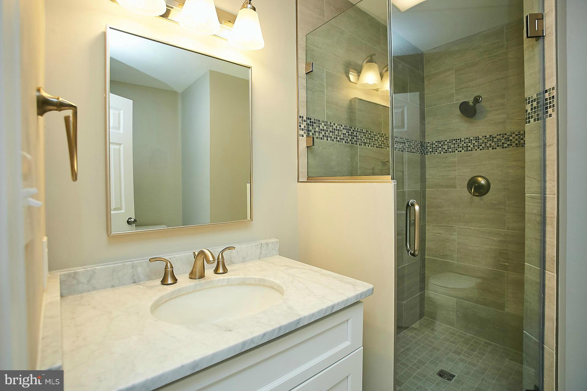 8223 Riding Ridge Place McLean, VA 22102 - Photo 19 of 30 Bath