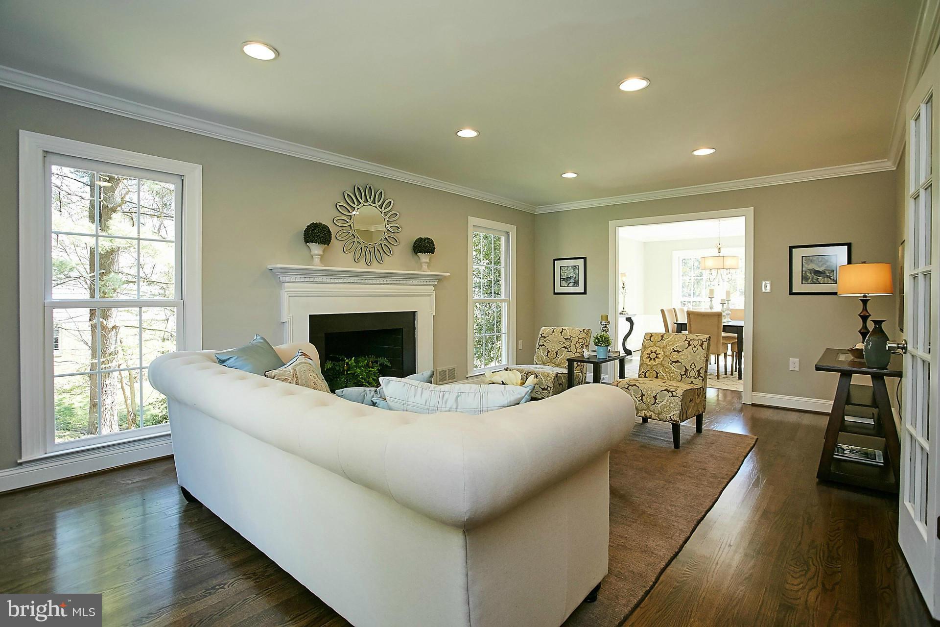 8223 Riding Ridge Place McLean, VA 22102 - Photo 5 of 30 Living Room