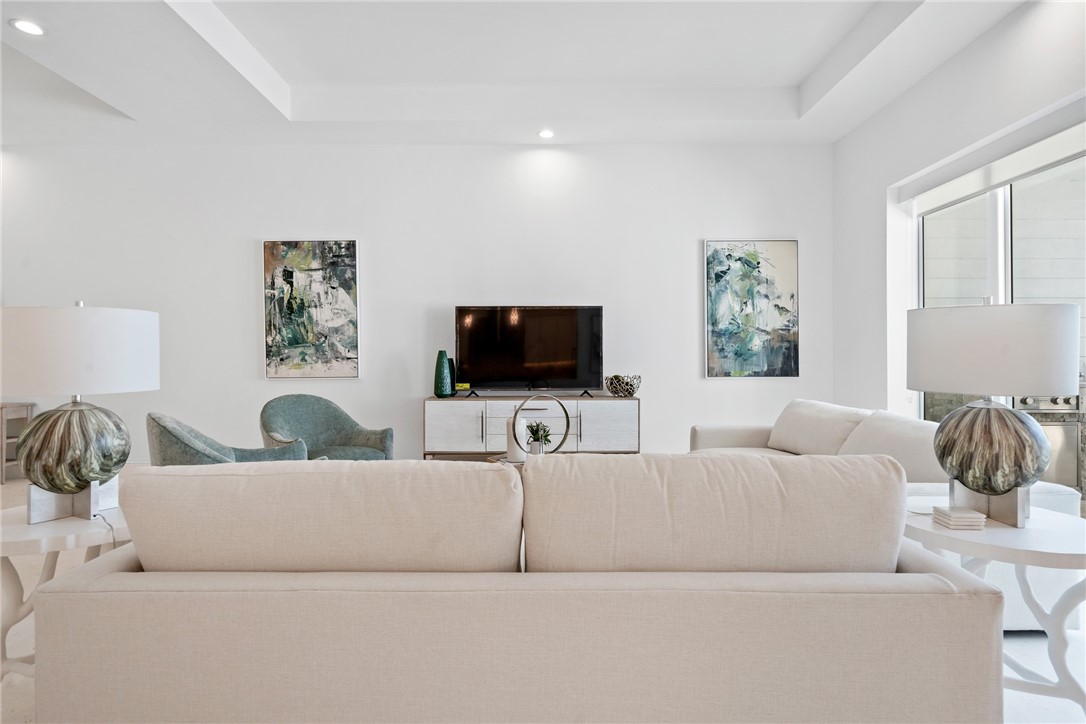 20 Strand Drive Vero Beach, FL 32963 - Photo 14 of 36 a living room with furniture and a flat screen tv