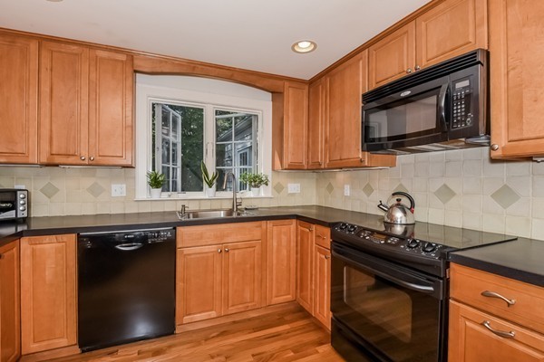 10 Cliffside Road Marblehead, MA 01945 - Photo 7 of 23 Gallery Image 7