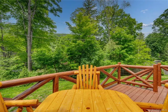 a view of an outdoor space with yard