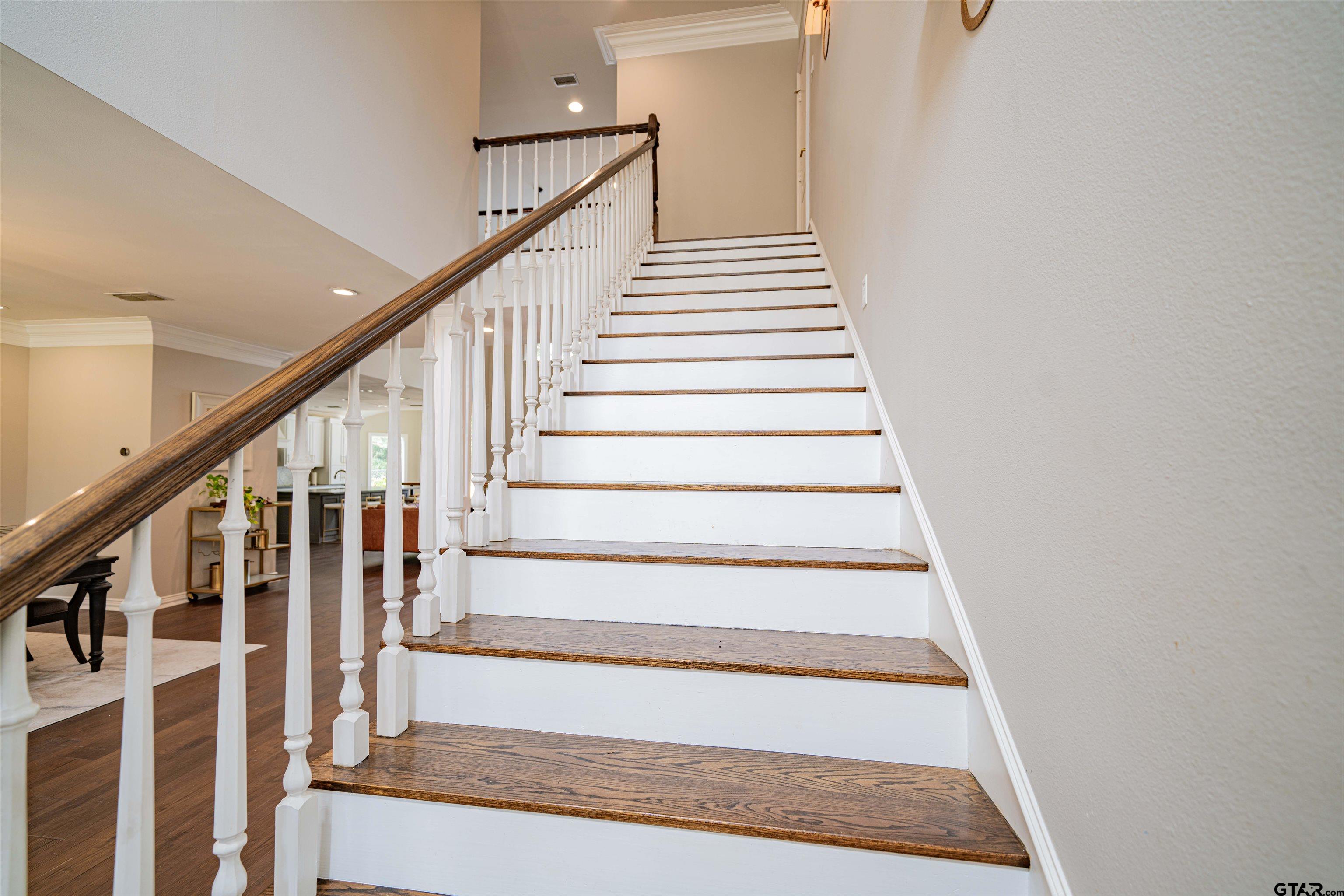 219 Hunters Circle Longview, TX 75605 - Photo 19 of 47 a view of entryway