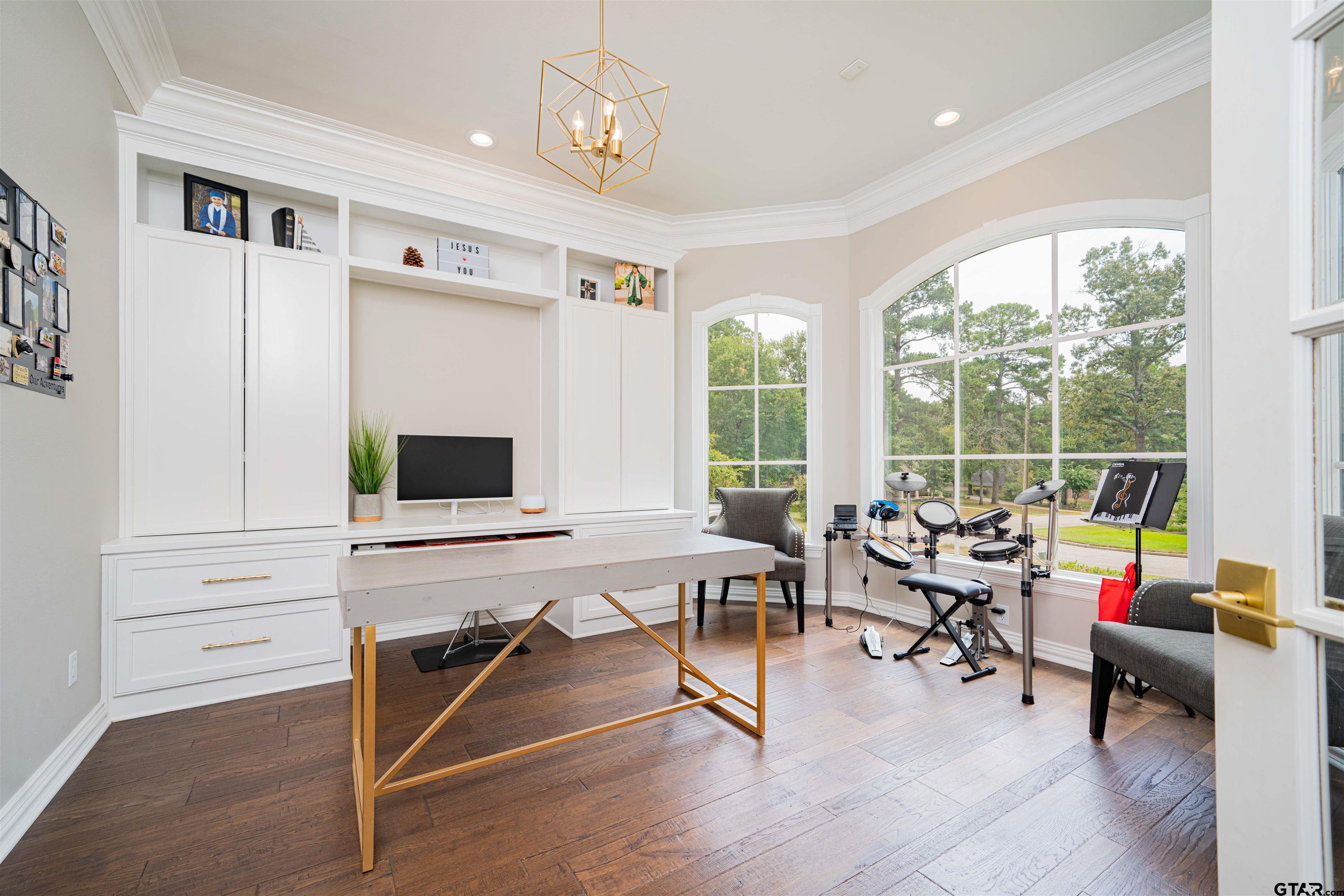 219 Hunters Circle Longview, TX 75605 - Photo 27 of 47 a view of a livingroom with workspace and a window
