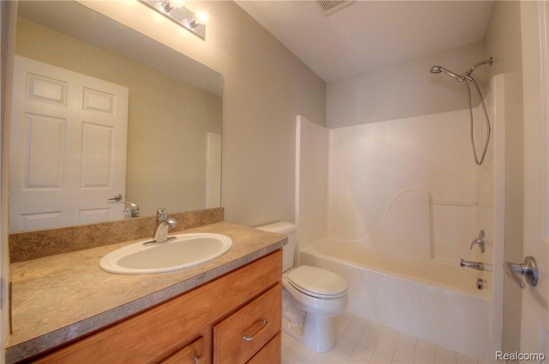 50103 Harding Street, Unit 123 Canton, MI 48188 - Photo 30 of 49 31 MBath.jpg