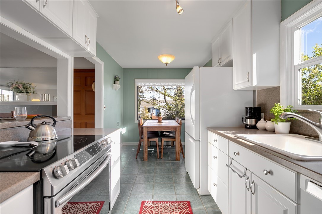 3907 Southwest Portland Street Seattle, WA 98136 - Photo 12 of 25 Gallery Image 12
