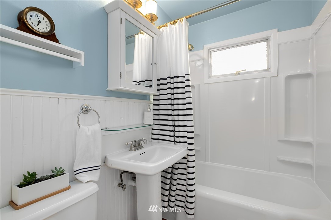 3907 Southwest Portland Street Seattle, WA 98136 - Photo 15 of 25 Gallery Image 15