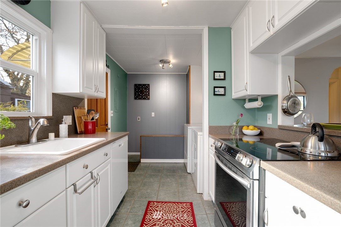 3907 Southwest Portland Street Seattle, WA 98136 - Photo 10 of 25 Gallery Image 10