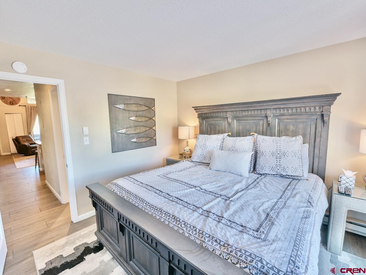 12 Snowmass Road, Unit AXTEL #415 Crested Butte, CO 81225 - Photo 10 of 35 a bedroom with a large bed and a window