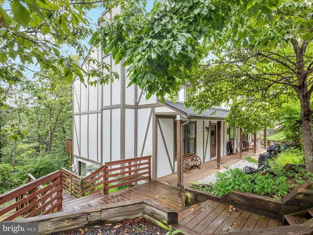 a bench sitting in front of a building