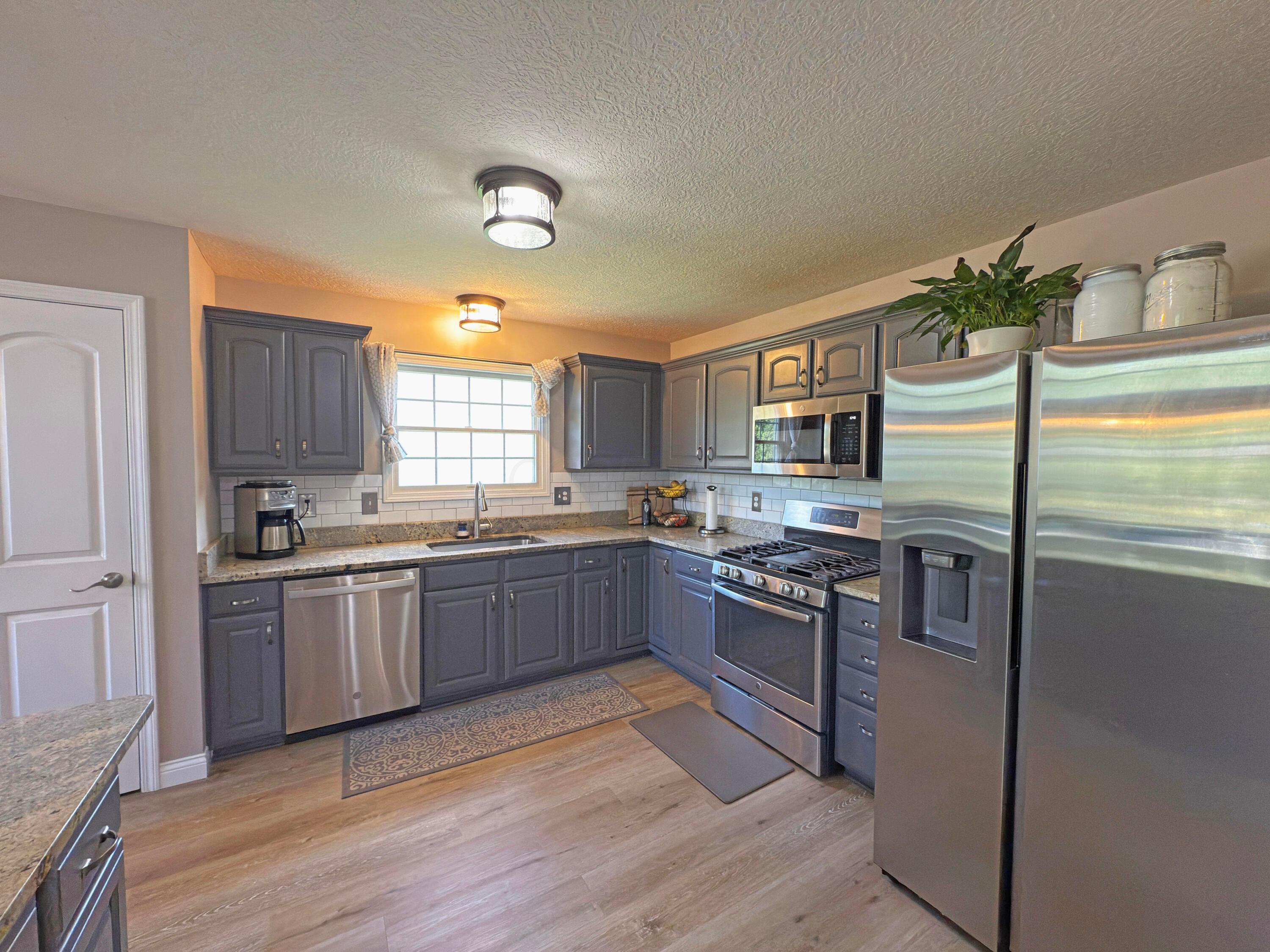 7566 Fairfield Lakes Drive Powell, OH 43065 - Photo 13 of 33 Kitchen