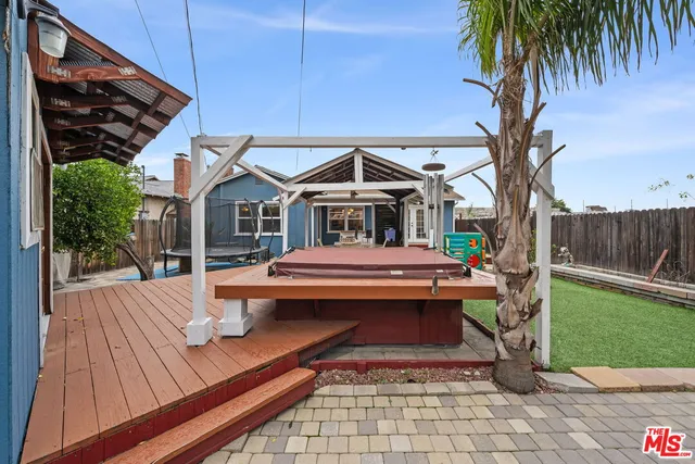 $899,995 | 11641 Blythe Street, North Hollywood, CA 91605