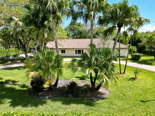 $13,500 | 11401 Southwest 67th Avenue, Pinecrest, FL 33156