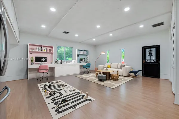 $13,500 | 11401 Southwest 67th Avenue, Pinecrest, FL 33156