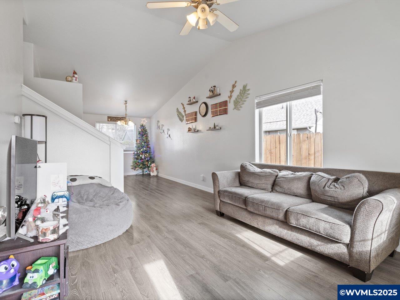733 Walker Road Lebanon, OR 97355 - Photo 3 of 23 Gallery Image 3
