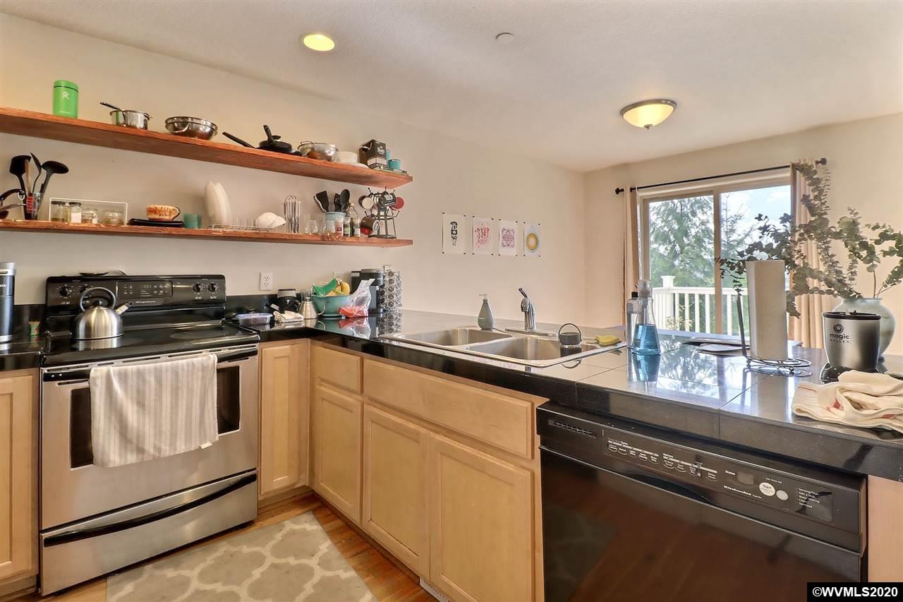 4220 South Slavin ( Road Portland, OR 97239 - Photo 9 of 25