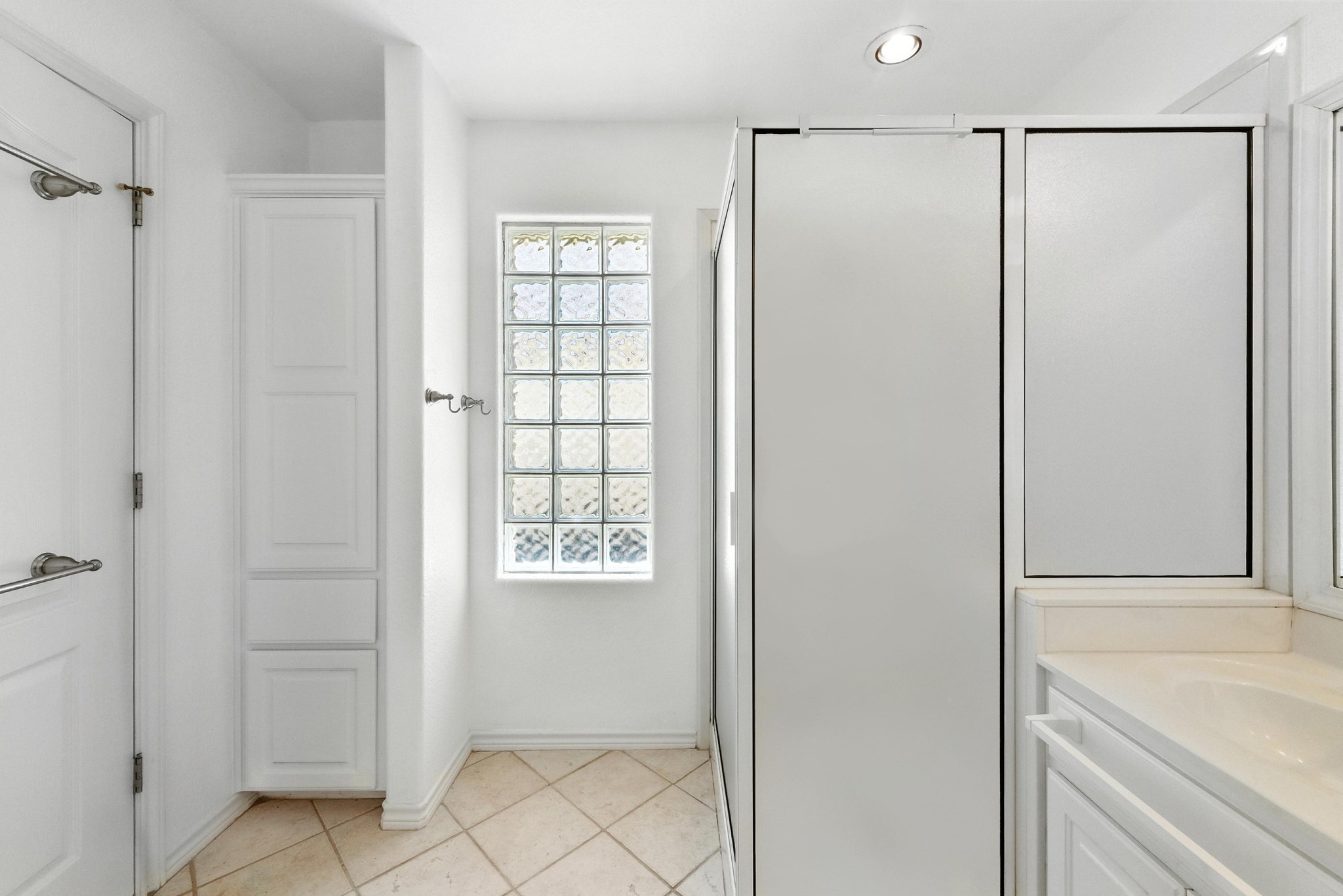 125 Melissa Court Georgetown, TX 78628 - Photo 18 of 29 a bathroom with a shower and a sink