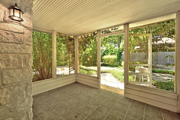 a view of an empty room and window