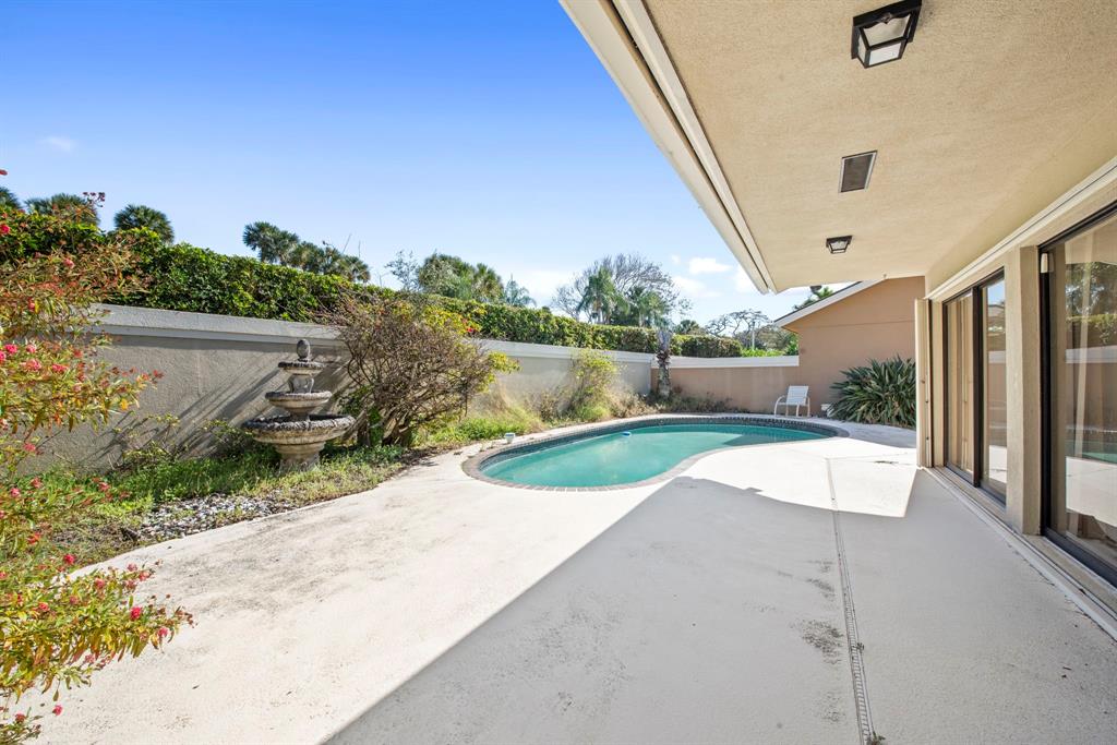 119 Beach Summit Court Jupiter, FL 33477 - Photo 17 of 23 a view of swimming pool