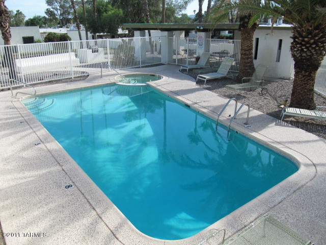 660 East River Road, Unit R Tucson, AZ 85704 - Photo 3 of 14