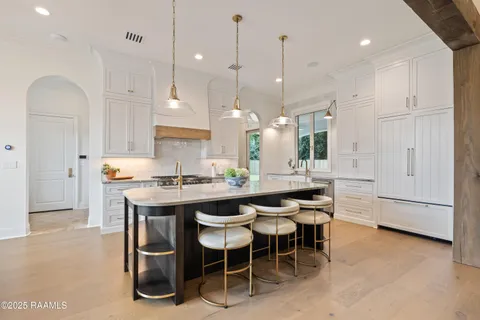 $1,200,000 | 107 Pondside Drive, Lafayette, LA 70503