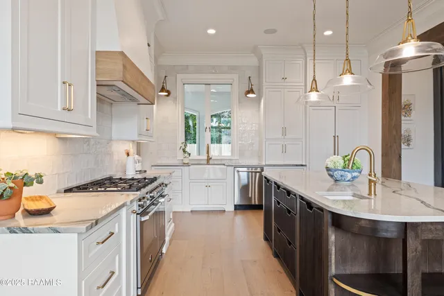 $1,200,000 | 107 Pondside Drive, Lafayette, LA 70503