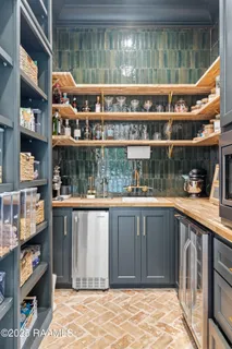 $1,150,000 | 107 Pondside Drive, Lafayette, LA 70503