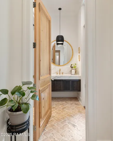 $1,200,000 | 107 Pondside Drive, Lafayette, LA 70503