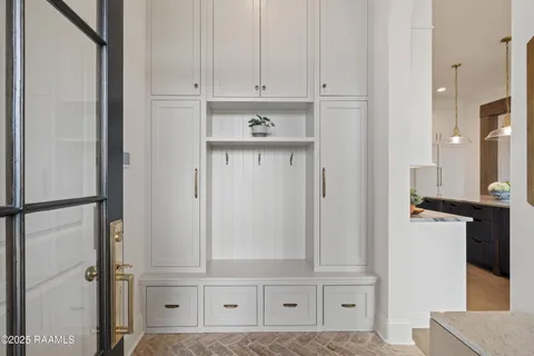 $1,200,000 | 107 Pondside Drive, Lafayette, LA 70503