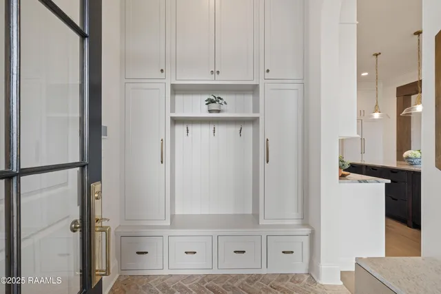 $1,200,000 | 107 Pondside Drive, Lafayette, LA 70503