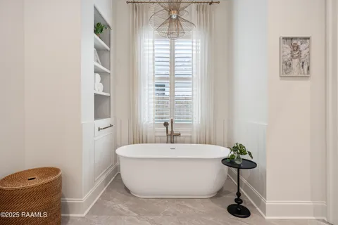 $1,150,000 | 107 Pondside Drive, Lafayette, LA 70503