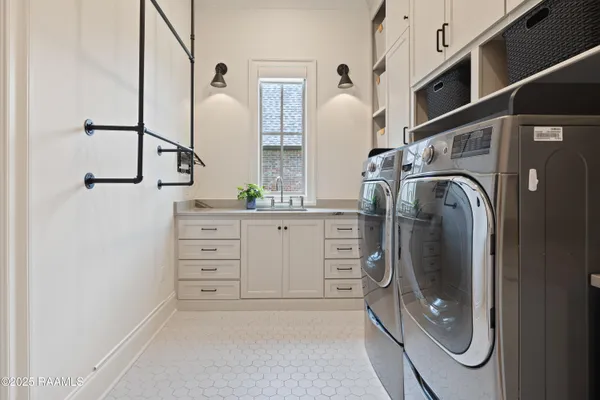 $1,175,000 | 107 Pondside Drive, Lafayette, LA 70503