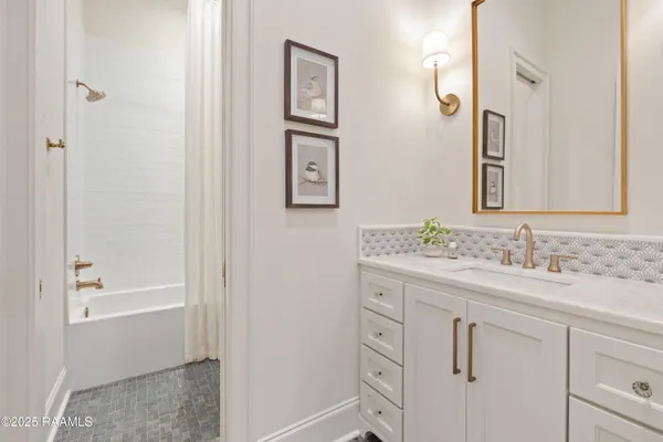 $1,175,000 | 107 Pondside Drive, Lafayette, LA 70503